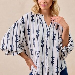 BiBi Women's White and Navy Bow-Print Button Front Top